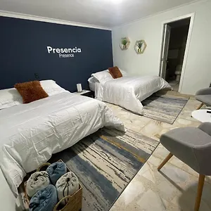 Habitacion Privada Laureles, Suit Jacuzzi Habitación en casa particular