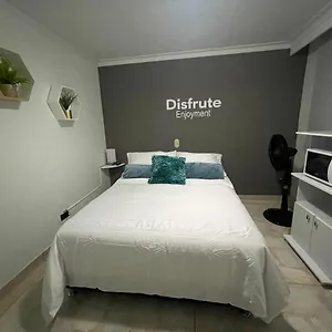Habitacion Privada Y Comoda -laureles 5 Habitación en casa particular