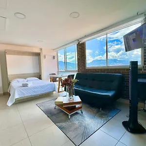 Apto Familiar In Poblado Apartamento
